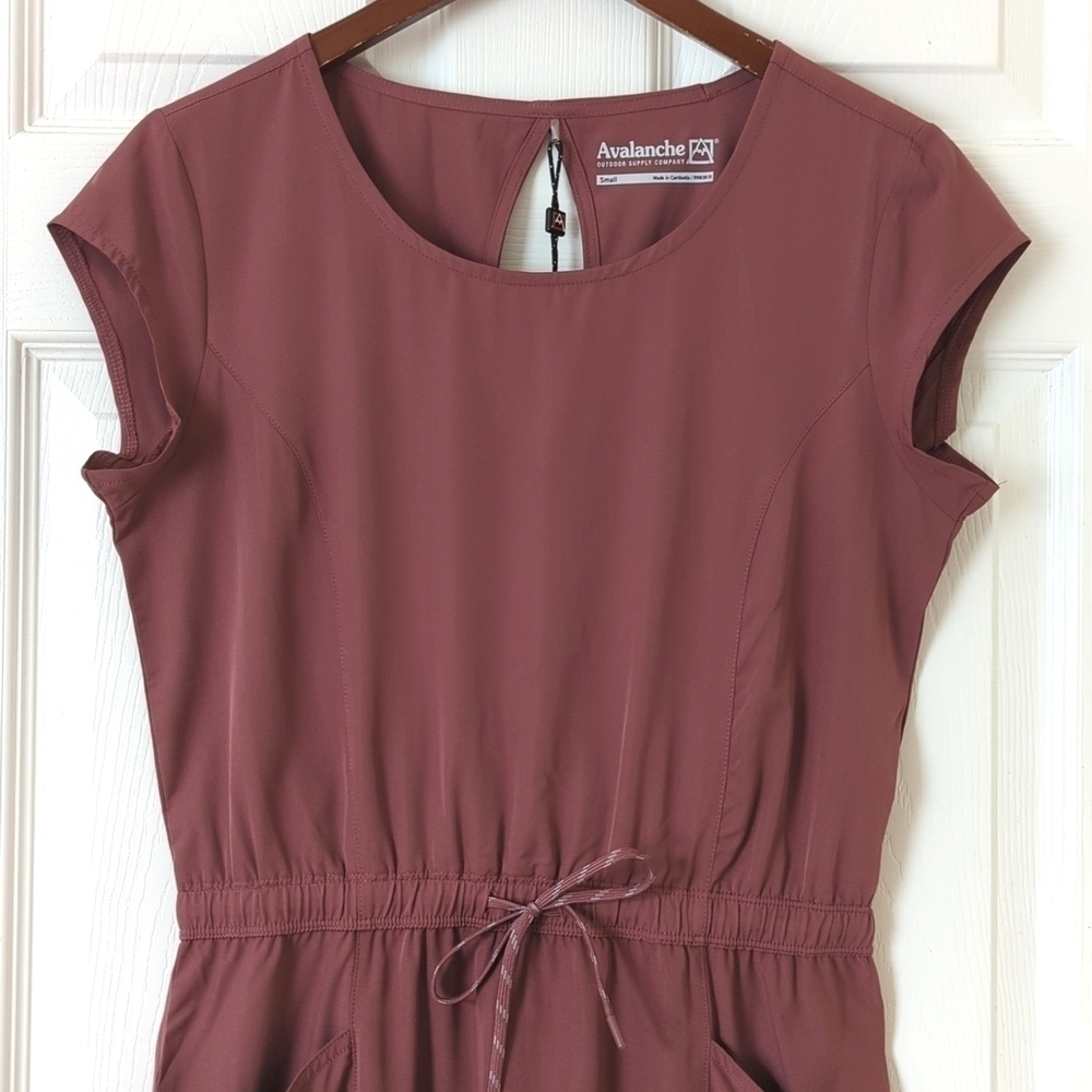 Avalanche Candace Short Sleeve Round Neck Keyhole Back Mini Dress Dark Pink S — image 2 of 8